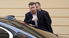 Tomio Okamura (SPD) dorazil na koali�ní sch�zku p�edstavitel� stran ANO, SPD a...