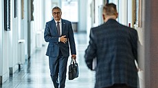 Ministr pro evropské zále�itosti Martin Dvo�ák p�ichází na sch�zi vlády v...