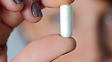 Jak lákavé! Mladí Rusové se nechávají svádět levnou a nebezpečnou pilulkou na...