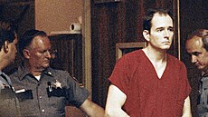 Mu posedlý démony. Nakonec byl Daniel Rolling za vrady, které spáchal,...