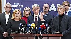 Tisková konference hnutí ANO. Na snímku Alena Schillerová, Karel Havlí�ek a...