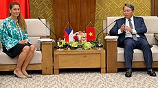 Ministryn Decroix se koncem íjna úastnila ve Vietnamu konference proti...