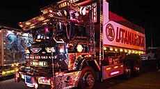 Tu pozitivní bilanci si majitelé nazdobených nákla�ák� dokázali udr�et....