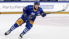 Obránce David Sklenika v dresu Zugu.