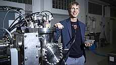 Laboratoř na ČVUT, kde se nanopovlakují sklářské formy (listopad 2025)..Martin...