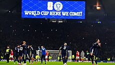 Mistrovství sv�ta, u� jdeme! Skot�tí fotbalisté slaví postup na záv�re�ný...