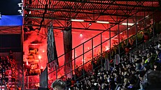 Hostující sektor v Plzni, který obsadili slávisté.