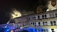 Hasii Zlínského kraje zlikvidovali poár stechy budovy stední koly v eské...