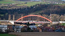 Nový dálni�ní most p�es �eku Moravu u Napajedel pro�el v pond�lí 18. listopadu...