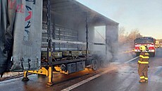 Pi ranním poáru návsu kamionu na D1 u Kozlova, který zpsobila technická...