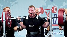 Na ervnovém mistrovství svta v silovém trojboji eský reprezentant Vít...