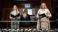 Sólové party v Mahlerov� Symfonii �. 2 zpívaly Lucy Crowe (vlevo) a Okka von...