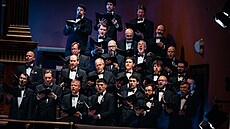 Pánská �ást Pra�ského filharmonického sboru b�hem provedení Mahlerovy Symfonie...