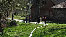 Hub�nková se stav�ní bariér, kontrole pastí i p�ená�ení �ab v�nuje vytrvale u�...