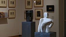 Obrazy, sochy, bibliofilské tisky i sou�asné knihy o um�ní nabízí náv�t�vník�m...