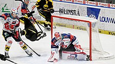 Letící Theodor Pitk z Litvínova pekonal Romana Willa.