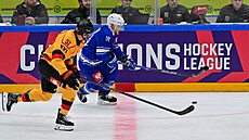 Adam Zboil uniká Markusu Nurmimu.