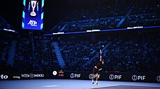 Sv�tová dvojka Jannik Sinner v zápase Turnaje mistr� s Kana�anem...