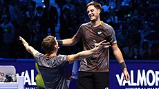 Harri Heliovaara a Henry Patten se radují z vít�zství ve finále Turnaje mistr�.