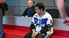 P�ed olomouckým krajským soudem stanul �ty�iadvacetiletý Karel Mazá� podez�elý...