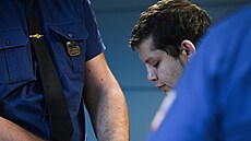 P�ed olomouckým krajským soudem stanul �ty�iadvacetiletý Karel Mazá� podez�elý...