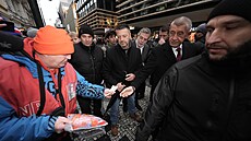 �esko si p�ipomíná výro�í sametové revoluce. Ráno dorazil také Andrej Babi�....