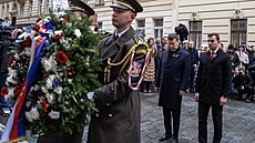 Pietní shromá�d�ní p�ed Hlávkovou kolejí k p�ipomenutí Dne boje za svobodu a...