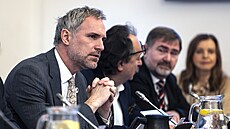 Úvodní sch�ze sn�movních výbor� - zdravotnický výbor. Na snímku Zden�k H�ib...