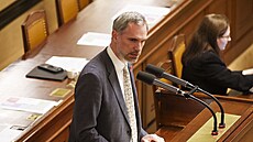 Jednání Poslanecké sn�movny. Na snímku hovo�í Zden�k H�ib (Piráti). (11....