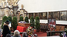 Lidé se mohou v kostele V�ech svatých na Pra�ském hrad� naposledy rozlou�it s...