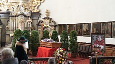 Lidé se mohou v kostele V�ech svatých na Pra�ském hrad� naposledy rozlou�it s...