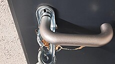 Policie dopadla otce a syna, kte�í podle vy�et�ovatel� stáli za sérií desítek...