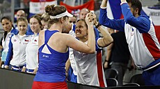 Linda Nosková slaví zisk bodu v utkání baráe BJK Cupu proti Chorvatsku s...