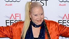 Americká here�ka Sally Kirklandová.