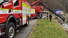 �idi� skon�il s autem v korytu Lu�ické Nisy. (11. listopadu 2025)