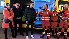 Pi náhlé bouce chlapce zasáhl blesk. Pomohla první pomoc fotbalist