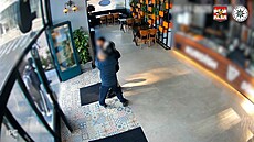 Obchodník dobhl zlodje, který v jeho prodejn okradl seniorku