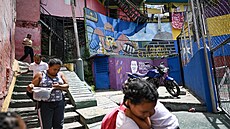 Malba zobrazující venezuelského prezidenta Nicoláse Madura jako superhrdinu...