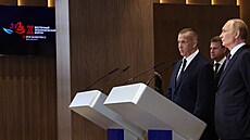 Ruský vicepremiér a vyslanec pro Dáln�východní federální okruh Jurij Trutn�v po...