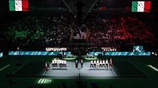 Italové a Raku�ané p�ed utkáním v bolo�ské Unipol Arén�.