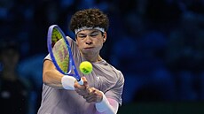 Ben Shelton odehrává mí�ek zp�t Janniku Sinnerovi.