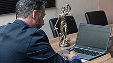 Advokátní úschova