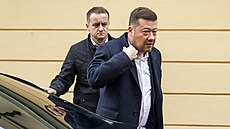 P�edseda Sn�movny s SPD Tomio Okamura p�ichází na koali�ní jednání zástupc�...