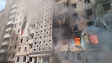 Rusko zasáhlo v ukrajinském Ternopilu i devítipodlaní budovy. (19. listopadu...