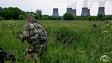 Národní garda st�e�í Novovoron�skou jadernou elektrárnu na jihozápad� Ruska....
