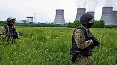 Národní garda st�e�í Novovoron�skou jadernou elektrárnu na jihozápad� Ruska....