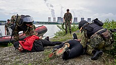 Národní garda st�e�í Novovoron�skou jadernou elektrárnu na jihozápad� Ruska....