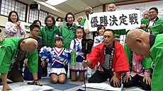 Japontí pleouni se utkali pi úplku v netradiních hrách