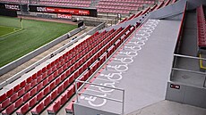 �ást tribunu na spar�anském stadionu na Letné, která je vyhrazena pro...