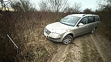 Hasii v brnnských Obanech pomáhali se zapadlými auty na polní cest, kam je...